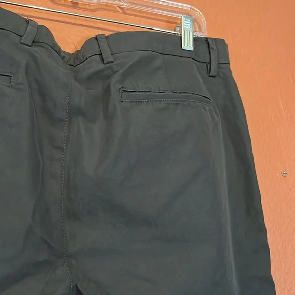 Old Navy Straight Ultimate Tech Built-In Flex Chino Pants - Picture 12 of 13